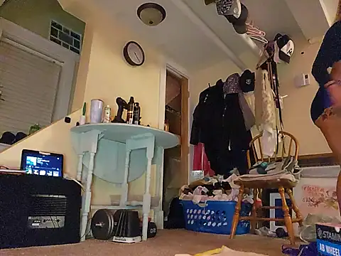 Snapshot of MaddisonX chatting on November 3, 2025, 9:24 am MaddisonX online show from November 3, 2025, 9:24 am