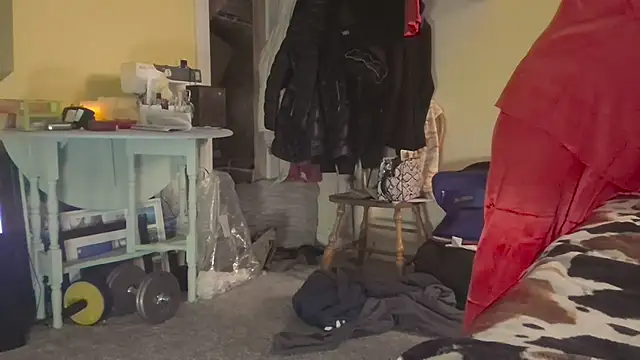 Snapshot of MaddisonX chatting on December 16, 2025, 9:02 am MaddisonX online show from December 16, 2025, 9:02 am