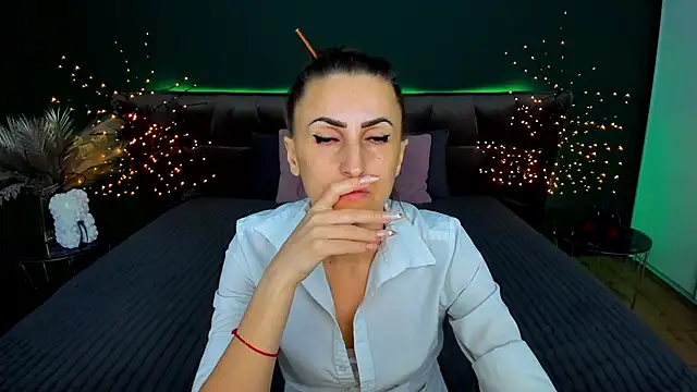 Rebecca Diamond online show from December 2, 2025, 6:59 am