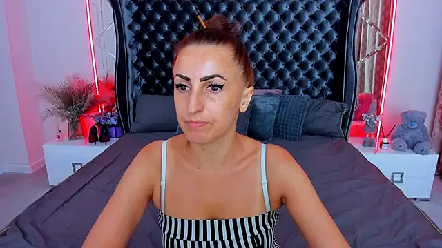 Rebecca Diamond online show from July 21, 2026, 5:42 am