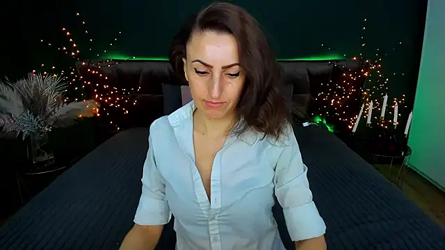 Rebecca Diamond online show from March 2, 2026, 6:47 am