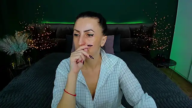 Snapshot of Rebecca_Diamond chatting on March 5, 2025, 6:12 am Rebecca Diamond online show from March 5, 2025, 6:12 am