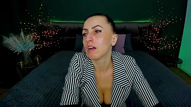 Snapshot of Rebecca_Diamond chatting on March 21, 2025, 9:34 am Rebecca Diamond online show from March 21, 2025, 9:34 am