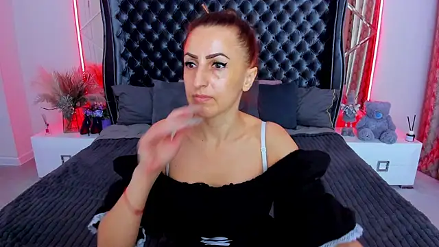 Rebecca Diamond online show from May 19, 2026, 5:47 am