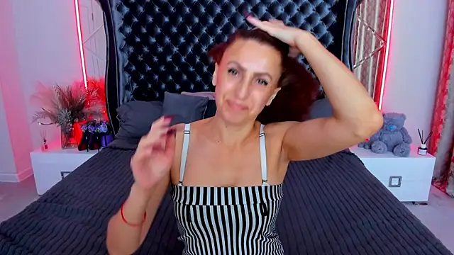 Rebecca Diamond online show from June 2, 2026, 5:40 am