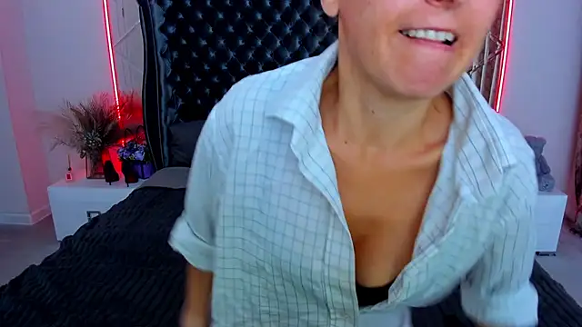 Rebecca Diamond online show from July 10, 2026, 11:54 am