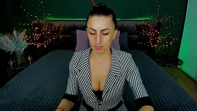 Snapshot of Rebecca_Diamond chatting on March 18, 2025, 12:50 pm Rebecca Diamond online show from March 18, 2025, 12:50 pm