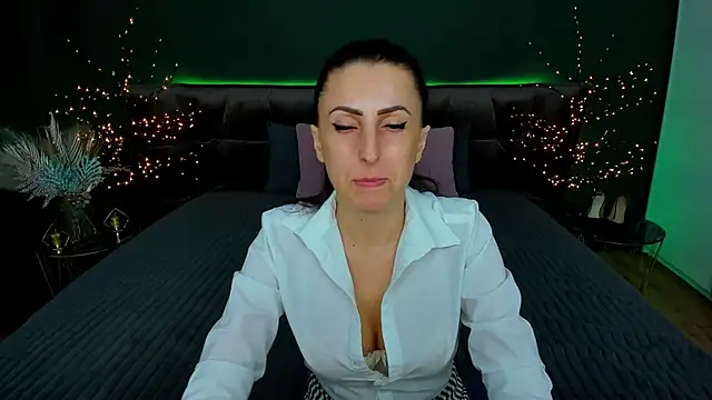 Snapshot of Rebecca_Diamond chatting on March 19, 2025, 12:23 pm Rebecca Diamond online show from March 19, 2025, 12:23 pm