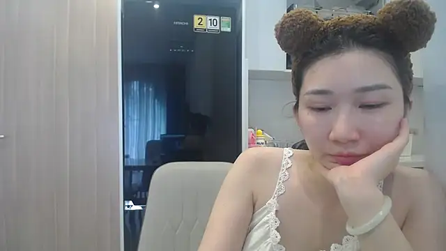 Asiagirll online show from June 18, 2026, 3:38 am