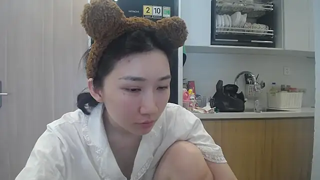 Asiagirll online show from June 15, 2026, 2:45 am