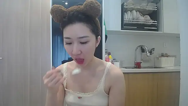 Asiagirll online show from June 5, 2026, 1:21 am