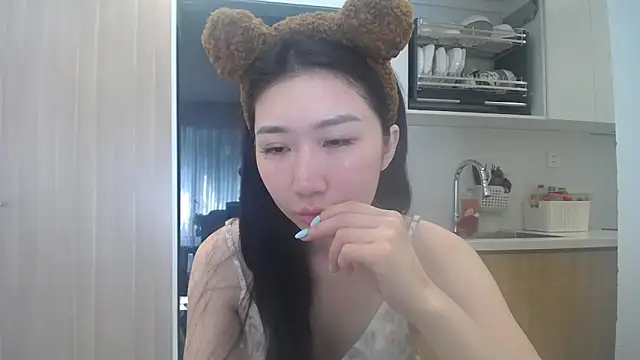 Asiagirll online show from May 1, 2026, 1:43 am
