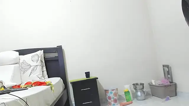 Snapshot of mara2020_69 chatting on November 8, 2025, 1:36 pm mara2020 69 online show from November 8, 2025, 1:36 pm