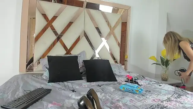 Snapshot of elena_mature chatting on February 8, 2026, 9:18 am elena mature online show from February 8, 2026, 9:18 am