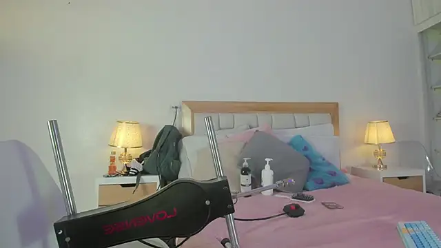 elena mature online show from November 22, 2025, 7:13 pm