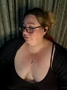 Snapshot of Iceprincess2bad4u chatting on April 27, 2026, 6:17 pm Iceprincess2bad4u online show from April 27, 2026, 6:17 pm