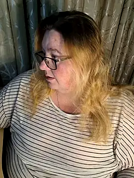 Snapshot of Iceprincess2bad4u chatting on May 27, 2026, 6:26 pm Iceprincess2bad4u online show from May 27, 2026, 6:26 pm