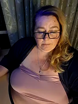Snapshot of Iceprincess2bad4u chatting on May 22, 2026, 5:22 pm Iceprincess2bad4u online show from May 22, 2026, 5:22 pm