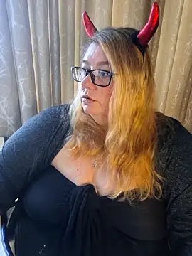 Snapshot of Iceprincess2bad4u chatting on May 3, 2026, 6:18 am Iceprincess2bad4u online show from May 3, 2026, 6:18 am