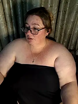 Snapshot of Iceprincess2bad4u chatting on May 24, 2026, 6:41 pm Iceprincess2bad4u online show from May 24, 2026, 6:41 pm