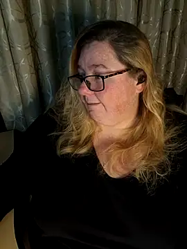 Snapshot of Iceprincess2bad4u chatting on May 12, 2026, 6:14 pm Iceprincess2bad4u online show from May 12, 2026, 6:14 pm