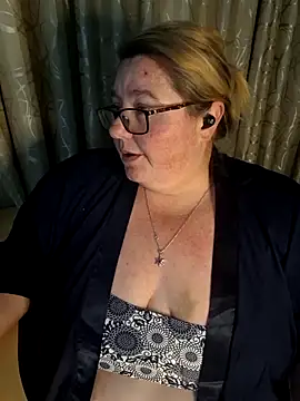 Snapshot of Iceprincess2bad4u chatting on May 21, 2026, 7:22 pm Iceprincess2bad4u online show from May 21, 2026, 7:22 pm