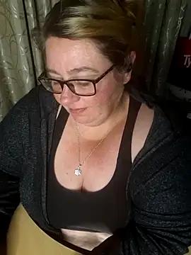 Snapshot of Iceprincess2bad4u chatting on October 19, 2025, 5:48 pm Iceprincess2bad4u online show from October 19, 2025, 5:48 pm