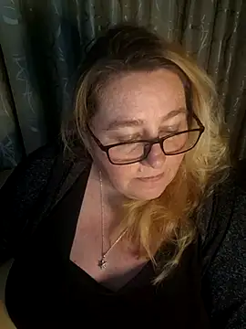 Snapshot of Iceprincess2bad4u chatting on May 13, 2026, 6:15 pm Iceprincess2bad4u online show from May 13, 2026, 6:15 pm