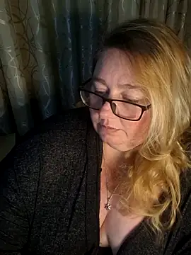 Snapshot of Iceprincess2bad4u chatting on May 11, 2026, 6:16 pm Iceprincess2bad4u online show from May 11, 2026, 6:16 pm