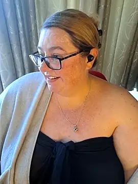 Snapshot of Iceprincess2bad4u chatting on April 26, 2026, 6:00 am Iceprincess2bad4u online show from April 26, 2026, 6:00 am