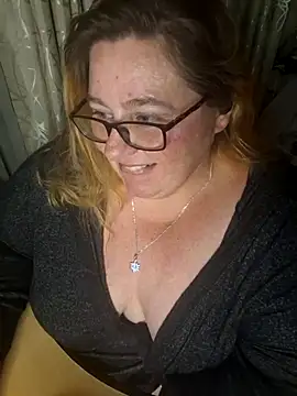 Snapshot of Iceprincess2bad4u chatting on November 14, 2025, 6:11 pm Iceprincess2bad4u online show from November 14, 2025, 6:11 pm