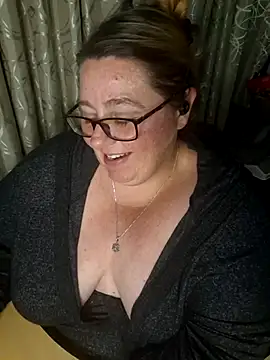 Snapshot of Iceprincess2bad4u chatting on December 4, 2025, 6:29 pm Iceprincess2bad4u online show from December 4, 2025, 6:29 pm