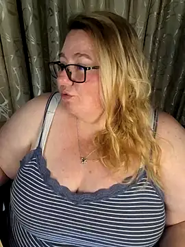 Snapshot of Iceprincess2bad4u chatting on April 18, 2026, 6:32 pm Iceprincess2bad4u online show from April 18, 2026, 6:32 pm