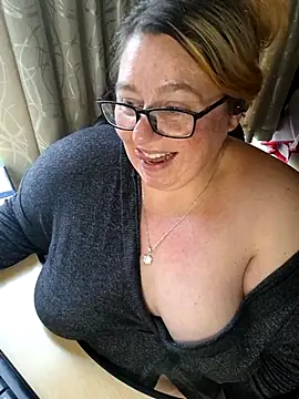 Snapshot of Iceprincess2bad4u chatting on November 16, 2025, 6:51 am Iceprincess2bad4u online show from November 16, 2025, 6:51 am