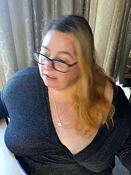 Snapshot of Iceprincess2bad4u chatting on November 22, 2025, 6:23 am Iceprincess2bad4u online show from November 22, 2025, 6:23 am