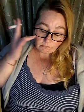 Snapshot of Iceprincess2bad4u chatting on April 30, 2026, 7:10 pm Iceprincess2bad4u online show from April 30, 2026, 7:10 pm