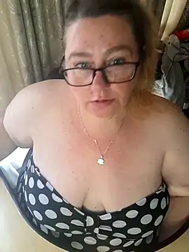 Snapshot of Iceprincess2bad4u chatting on November 15, 2025, 6:17 am Iceprincess2bad4u online show from November 15, 2025, 6:17 am