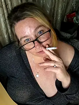 Snapshot of Iceprincess2bad4u chatting on November 2, 2025, 6:35 pm Iceprincess2bad4u online show from November 2, 2025, 6:35 pm