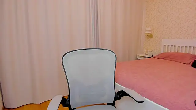 Snapshot of FieryHeart chatting on October 18, 2025, 1:57 pm FieryHeart online show from October 18, 2025, 1:57 pm