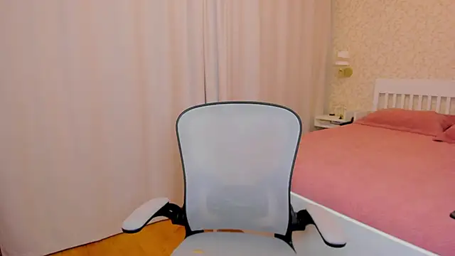 Snapshot of FieryHeart chatting on October 13, 2025, 7:04 pm FieryHeart online show from October 13, 2025, 7:04 pm