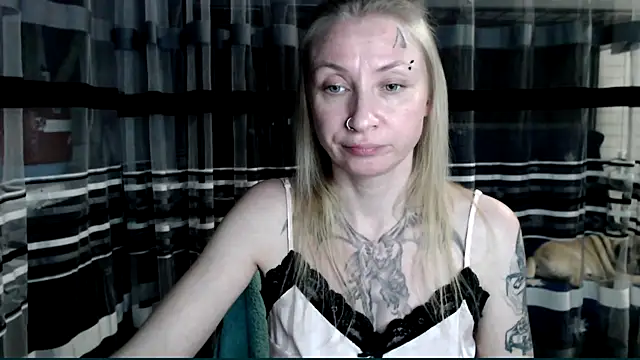 Snapshot of cold_lollipop chatting on November 10, 2025, 6:13 pm cold lollipop online show from November 10, 2025, 6:13 pm