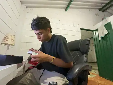 Snapshot of Max_TheHorseDick chatting on November 24, 2025, 1:38 am Max TheHorseDick online show from November 24, 2025, 1:38 am