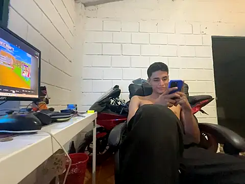 Snapshot of Max_TheHorseDick chatting on October 23, 2025, 3:49 am Max TheHorseDick online show from October 23, 2025, 3:49 am