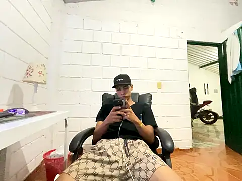 Snapshot of Max_TheHorseDick chatting on November 23, 2025, 1:59 am Max TheHorseDick online show from November 23, 2025, 1:59 am