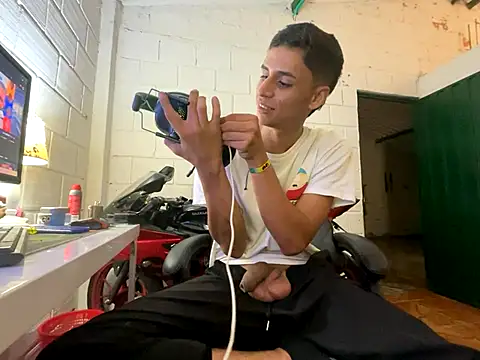 Snapshot of Max_TheHorseDick chatting on November 11, 2025, 3:12 am Max TheHorseDick online show from November 11, 2025, 3:12 am