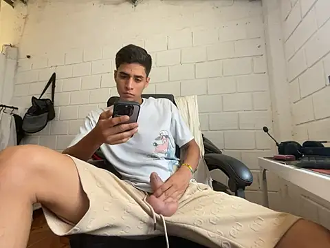 Snapshot of Max_TheHorseDick chatting on November 30, 2025, 3:57 pm Max TheHorseDick online show from November 30, 2025, 3:57 pm