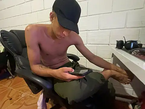 Max TheHorseDick online show from February 12, 2026, 4:23 am