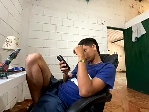 Snapshot of Max_TheHorseDick chatting on November 24, 2025, 9:04 pm Max TheHorseDick online show from November 24, 2025, 9:04 pm