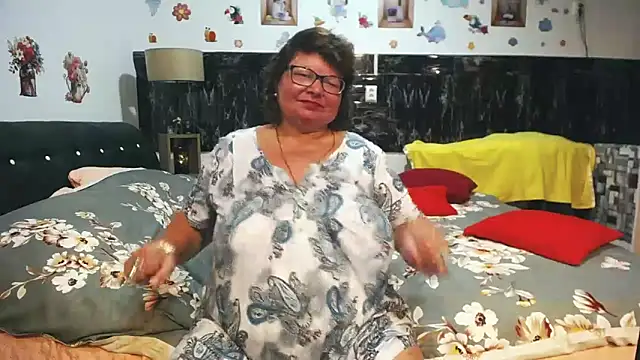 Snapshot of SweetMommaX chatting on April 3, 2026, 4:02 pm SweetMommaX online show from April 3, 2026, 4:02 pm