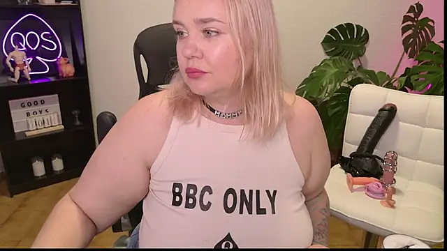 Snapshot of MargotGrey chatting on July 1, 2026, 6:19 pm MargotGrey online show from July 1, 2026, 6:19 pm